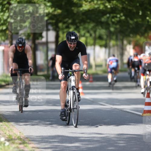 10.08.2025 - GEWOBA Citytriathlon Bremen Yannick Fuchs http://msf.ph/oto/8550182 10.08.2025 12:22:30 Radfahren 580, 602, 663, 665, 803, 848, 870, 910, 926, 1023 meine-sportfotos.de
