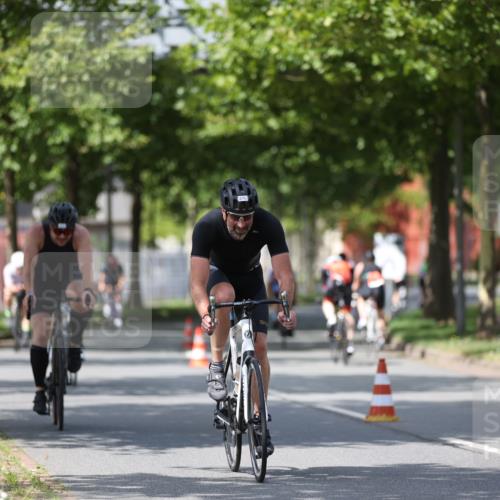 10.08.2025 - GEWOBA Citytriathlon Bremen Yannick Fuchs http://msf.ph/oto/8550189 10.08.2025 12:22:31 Radfahren 580, 602, 634, 663, 665, 803, 848, 870, 910, 926, 1023 meine-sportfotos.de