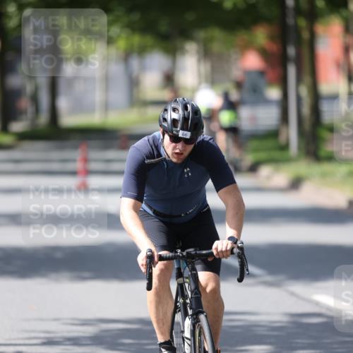 10.08.2025 - GEWOBA Citytriathlon Bremen Yannick Fuchs http://msf.ph/oto/8550200 10.08.2025 14:12:33 Radfahren 10, 33, 66, 155, 171, 178 meine-sportfotos.de