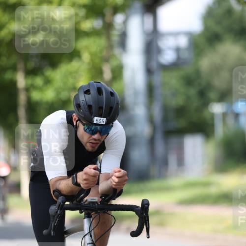 10.08.2025 - GEWOBA Citytriathlon Bremen Yannick Fuchs http://msf.ph/oto/8550217 10.08.2025 12:22:34 Radfahren 580, 602, 634, 663, 665, 803, 848, 870, 910, 926, 1023 meine-sportfotos.de
