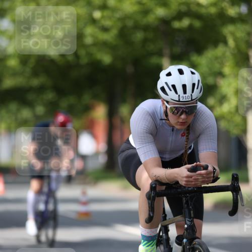 10.08.2025 - GEWOBA Citytriathlon Bremen Yannick Fuchs http://msf.ph/oto/8550230 10.08.2025 12:22:36 Radfahren 580, 602, 634, 663, 665, 803, 848, 870, 910, 926, 1023 meine-sportfotos.de