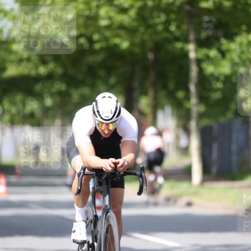 10.08.2025 - GEWOBA Citytriathlon Bremen Yannick Fuchs http://msf.ph/oto/8550253 10.08.2025 12:22:41 Radfahren 580, 602, 634, 658, 663, 665, 690, 714, 803, 870, 910, 926 meine-sportfotos.de