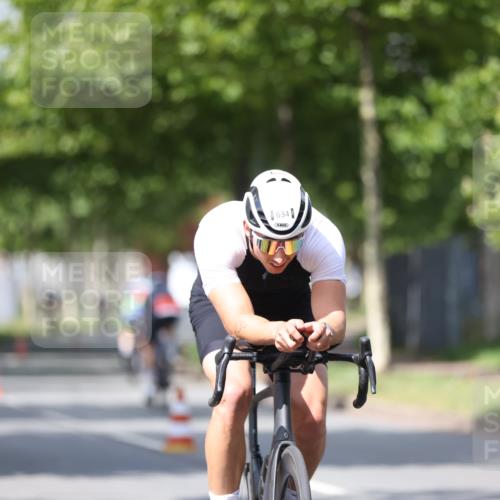 10.08.2025 - GEWOBA Citytriathlon Bremen Yannick Fuchs http://msf.ph/oto/8550255 10.08.2025 12:22:41 Radfahren 580, 602, 634, 658, 663, 665, 690, 714, 803, 870, 910, 926 meine-sportfotos.de