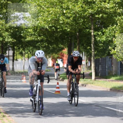 10.08.2025 - GEWOBA Citytriathlon Bremen Yannick Fuchs http://msf.ph/oto/8550282 10.08.2025 12:22:50 Radfahren 580, 634, 658, 690, 714, 729, 926 meine-sportfotos.de