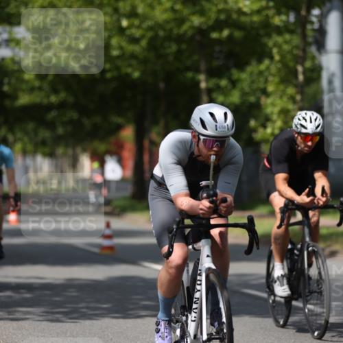 10.08.2025 - GEWOBA Citytriathlon Bremen Yannick Fuchs http://msf.ph/oto/8550284 10.08.2025 12:22:50 Radfahren 580, 634, 658, 690, 714, 729, 926 meine-sportfotos.de