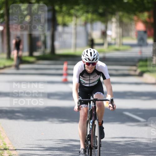 10.08.2025 - GEWOBA Citytriathlon Bremen Yannick Fuchs http://msf.ph/oto/8550292 10.08.2025 14:12:58 Radfahren 8, 95, 117, 148 meine-sportfotos.de