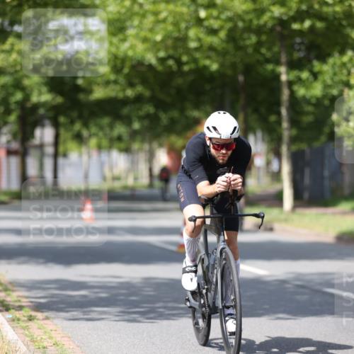 10.08.2025 - GEWOBA Citytriathlon Bremen Yannick Fuchs http://msf.ph/oto/8550293 10.08.2025 12:22:52 Radfahren 580, 634, 658, 690, 714, 729, 926 meine-sportfotos.de
