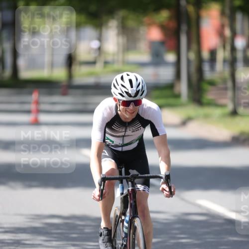 10.08.2025 - GEWOBA Citytriathlon Bremen Yannick Fuchs http://msf.ph/oto/8550295 10.08.2025 14:12:58 Radfahren 8, 95, 117, 148 meine-sportfotos.de