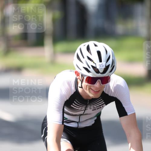 10.08.2025 - GEWOBA Citytriathlon Bremen Yannick Fuchs http://msf.ph/oto/8550303 10.08.2025 14:12:59 Radfahren 8, 95, 117, 148 meine-sportfotos.de