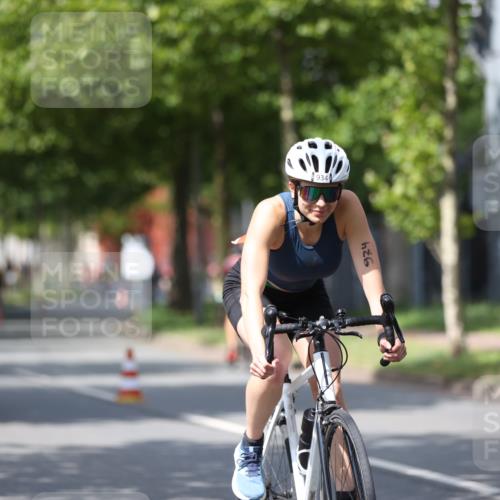 10.08.2025 - GEWOBA Citytriathlon Bremen Yannick Fuchs http://msf.ph/oto/8550361 10.08.2025 12:23:15 Radfahren 589, 603, 606, 638, 740, 754, 921, 934, 953 meine-sportfotos.de