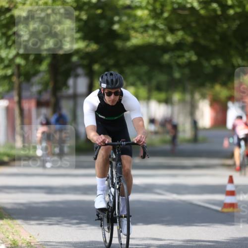 10.08.2025 - GEWOBA Citytriathlon Bremen Yannick Fuchs http://msf.ph/oto/8550362 10.08.2025 12:23:16 Radfahren 589, 603, 606, 638, 696, 740, 754, 802, 921, 934, 953 meine-sportfotos.de