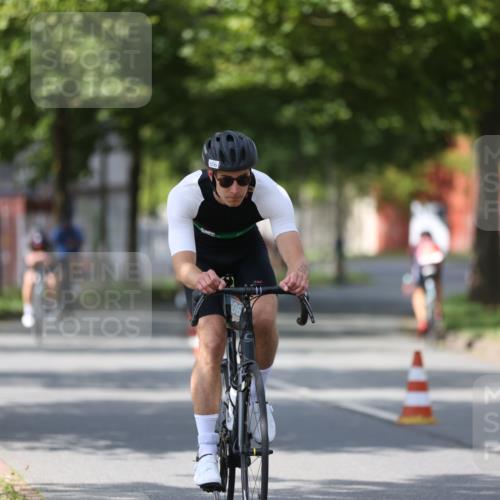 10.08.2025 - GEWOBA Citytriathlon Bremen Yannick Fuchs http://msf.ph/oto/8550364 10.08.2025 12:23:16 Radfahren 589, 603, 606, 638, 696, 740, 754, 802, 921, 934, 953 meine-sportfotos.de