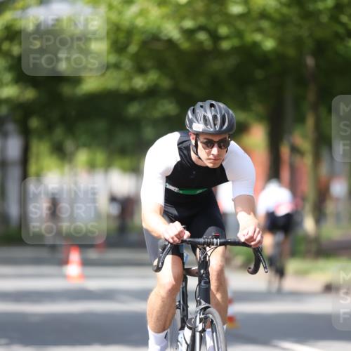 10.08.2025 - GEWOBA Citytriathlon Bremen Yannick Fuchs http://msf.ph/oto/8550369 10.08.2025 12:23:17 Radfahren 589, 603, 606, 638, 696, 740, 754, 802, 921, 934, 953 meine-sportfotos.de