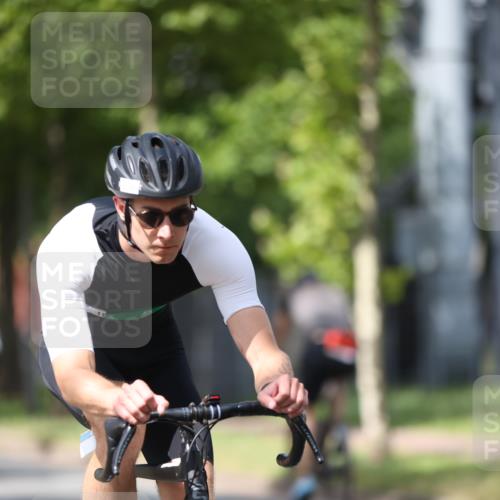 10.08.2025 - GEWOBA Citytriathlon Bremen Yannick Fuchs http://msf.ph/oto/8550372 10.08.2025 12:23:17 Radfahren 589, 603, 606, 638, 696, 740, 754, 802, 921, 934, 953 meine-sportfotos.de