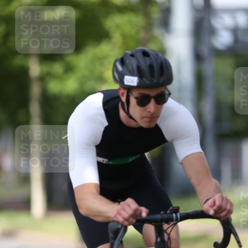 10.08.2025 - GEWOBA Citytriathlon Bremen Yannick Fuchs http://msf.ph/oto/8550374 10.08.2025 12:23:17 Radfahren 589, 603, 606, 638, 696, 740, 754, 802, 921, 934, 953 meine-sportfotos.de
