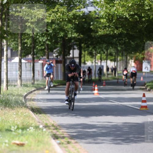10.08.2025 - GEWOBA Citytriathlon Bremen Yannick Fuchs http://msf.ph/oto/8550381 10.08.2025 12:23:19 Radfahren 589, 606, 638, 696, 740, 754, 802, 921, 934, 953 meine-sportfotos.de