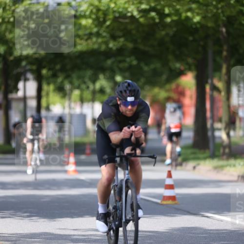 10.08.2025 - GEWOBA Citytriathlon Bremen Yannick Fuchs http://msf.ph/oto/8550391 10.08.2025 12:23:20 Radfahren 589, 606, 638, 696, 740, 754, 802, 921, 934, 953 meine-sportfotos.de