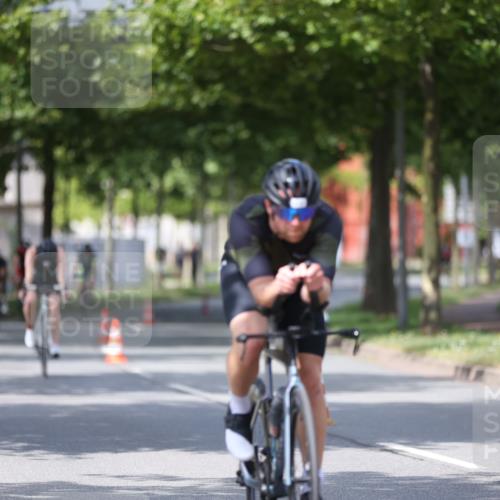 10.08.2025 - GEWOBA Citytriathlon Bremen Yannick Fuchs http://msf.ph/oto/8550393 10.08.2025 12:23:20 Radfahren 589, 606, 638, 696, 740, 754, 802, 921, 934, 953 meine-sportfotos.de