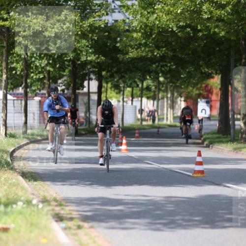 10.08.2025 - GEWOBA Citytriathlon Bremen Yannick Fuchs http://msf.ph/oto/8550399 10.08.2025 12:23:21 Radfahren 589, 606, 638, 696, 740, 754, 802, 921, 934, 945, 953 meine-sportfotos.de