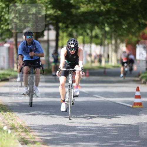 10.08.2025 - GEWOBA Citytriathlon Bremen Yannick Fuchs http://msf.ph/oto/8550403 10.08.2025 12:23:22 Radfahren 589, 606, 638, 696, 740, 754, 802, 921, 934, 945, 953 meine-sportfotos.de