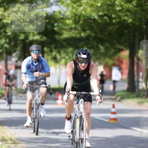 10.08.2025 - GEWOBA Citytriathlon Bremen Yannick Fuchs http://msf.ph/oto/8550413 10.08.2025 12:23:23 Radfahren 589, 606, 638, 696, 740, 754, 802, 921, 934, 945, 953 meine-sportfotos.de
