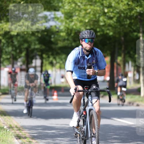 10.08.2025 - GEWOBA Citytriathlon Bremen Yannick Fuchs http://msf.ph/oto/8550421 10.08.2025 12:23:24 Radfahren 589, 606, 638, 696, 740, 754, 802, 921, 934, 945, 953 meine-sportfotos.de