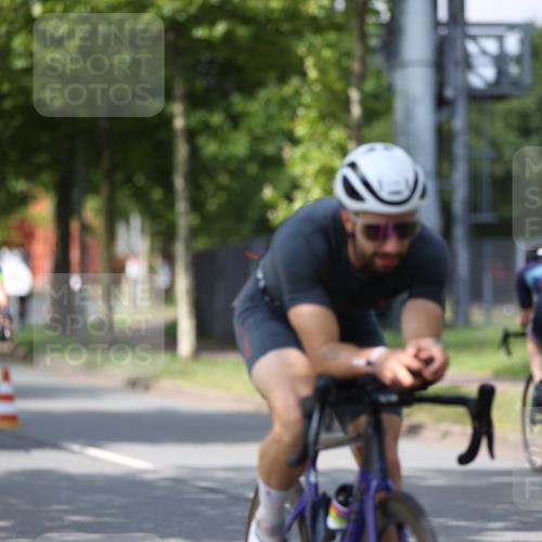10.08.2025 - GEWOBA Citytriathlon Bremen Yannick Fuchs http://msf.ph/oto/8550433 10.08.2025 12:23:25 Radfahren 589, 606, 638, 696, 740, 754, 802, 921, 934, 945, 953 meine-sportfotos.de