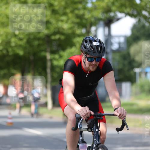 10.08.2025 - GEWOBA Citytriathlon Bremen Yannick Fuchs http://msf.ph/oto/8550446 10.08.2025 12:23:27 Radfahren 589, 606, 638, 696, 740, 754, 802, 921, 934, 945, 953, 983 meine-sportfotos.de