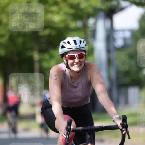 10.08.2025 - GEWOBA Citytriathlon Bremen Yannick Fuchs http://msf.ph/oto/8550461 10.08.2025 12:23:35 Radfahren 696, 746, 754, 797, 802, 831, 945, 953, 983 meine-sportfotos.de
