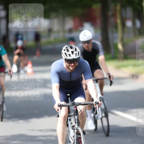 10.08.2025 - GEWOBA Citytriathlon Bremen Yannick Fuchs http://msf.ph/oto/8550482 10.08.2025 12:24:25 Radfahren 557, 613, 623, 650, 660, 705, 723, 724, 779, 809, 883, 925, 944, 964, 1036 meine-sportfotos.de