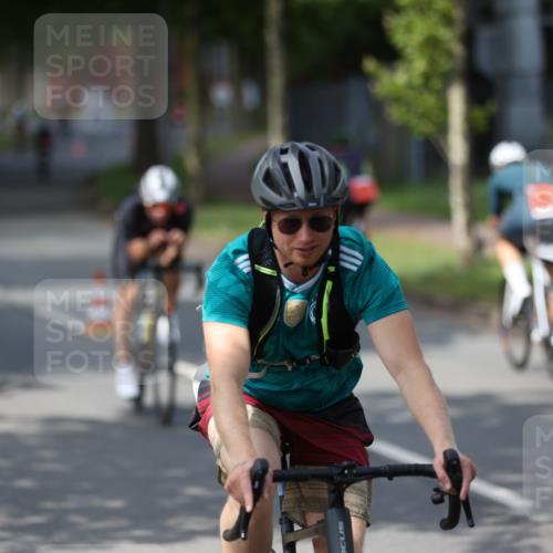 10.08.2025 - GEWOBA Citytriathlon Bremen Yannick Fuchs http://msf.ph/oto/8550493 10.08.2025 12:24:26 Radfahren 557, 613, 623, 650, 660, 705, 723, 724, 779, 809, 883, 925, 944, 964, 1036 meine-sportfotos.de