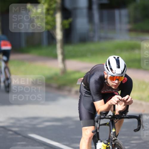 10.08.2025 - GEWOBA Citytriathlon Bremen Yannick Fuchs http://msf.ph/oto/8550495 10.08.2025 12:24:27 Radfahren 557, 613, 623, 650, 660, 705, 723, 724, 779, 809, 883, 925, 944, 964, 1006, 1036 meine-sportfotos.de