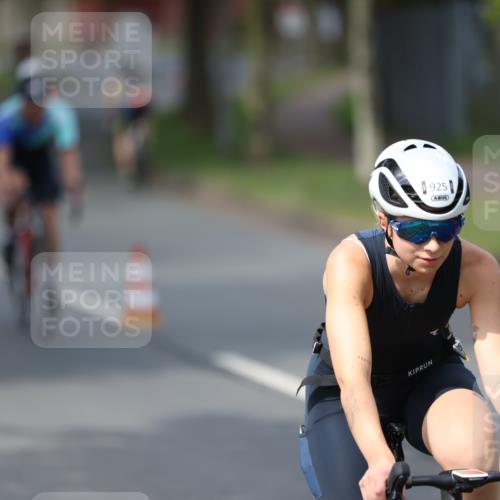 10.08.2025 - GEWOBA Citytriathlon Bremen Yannick Fuchs http://msf.ph/oto/8550501 10.08.2025 12:24:29 Radfahren 557, 613, 623, 660, 672, 705, 723, 724, 779, 809, 883, 925, 944, 964, 1006, 1036 meine-sportfotos.de