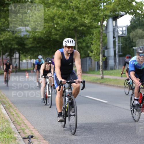 10.08.2025 - GEWOBA Citytriathlon Bremen Yannick Fuchs http://msf.ph/oto/8550506 10.08.2025 12:24:31 Radfahren 557, 597, 613, 623, 660, 672, 705, 723, 724, 779, 809, 883, 925, 944, 964, 1006, 1036 meine-sportfotos.de