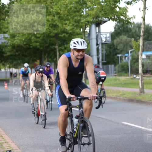10.08.2025 - GEWOBA Citytriathlon Bremen Yannick Fuchs http://msf.ph/oto/8550508 10.08.2025 12:24:31 Radfahren 557, 597, 613, 623, 660, 672, 705, 723, 724, 779, 809, 883, 925, 944, 964, 1006, 1036 meine-sportfotos.de