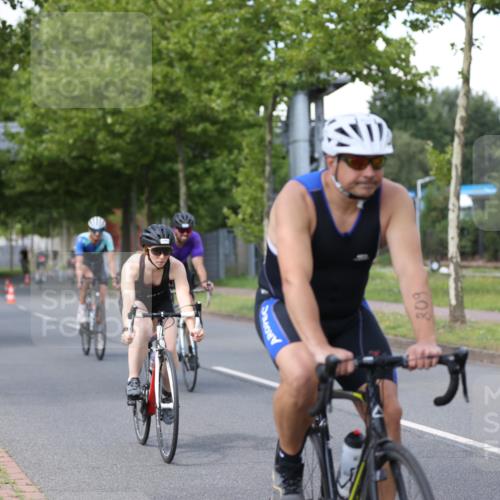 10.08.2025 - GEWOBA Citytriathlon Bremen Yannick Fuchs http://msf.ph/oto/8550510 10.08.2025 12:24:31 Radfahren 557, 597, 613, 623, 660, 672, 705, 723, 724, 779, 809, 883, 925, 944, 964, 1006, 1036 meine-sportfotos.de