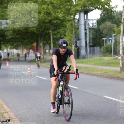 10.08.2025 - GEWOBA Citytriathlon Bremen Yannick Fuchs http://msf.ph/oto/8550517 10.08.2025 12:24:33 Radfahren 557, 597, 613, 623, 660, 672, 705, 724, 779, 809, 883, 925, 964, 1006, 1036 meine-sportfotos.de