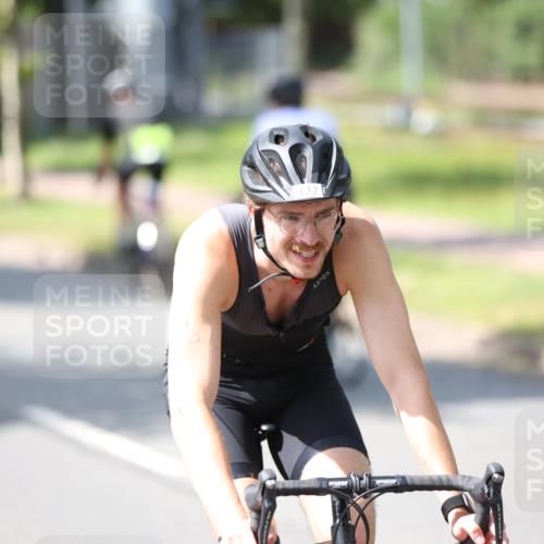 10.08.2025 - GEWOBA Citytriathlon Bremen Yannick Fuchs http://msf.ph/oto/8550523 10.08.2025 14:14:25 Radfahren 77, 93, 122 meine-sportfotos.de