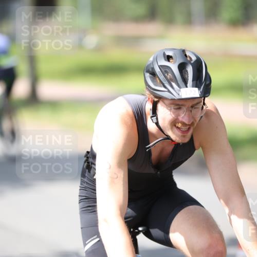 10.08.2025 - GEWOBA Citytriathlon Bremen Yannick Fuchs http://msf.ph/oto/8550525 10.08.2025 14:14:25 Radfahren 77, 93, 122 meine-sportfotos.de