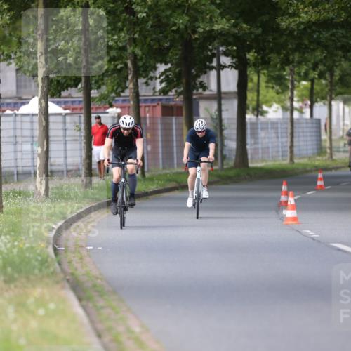 10.08.2025 - GEWOBA Citytriathlon Bremen Yannick Fuchs http://msf.ph/oto/8550532 10.08.2025 12:24:36 Radfahren 597, 613, 623, 660, 672, 698, 705, 724, 779, 809, 883, 925, 964, 1006, 1036 meine-sportfotos.de
