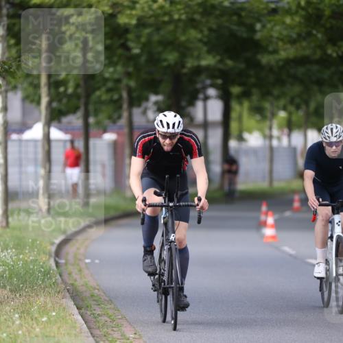 10.08.2025 - GEWOBA Citytriathlon Bremen Yannick Fuchs http://msf.ph/oto/8550538 10.08.2025 12:24:38 Radfahren 597, 613, 623, 660, 672, 698, 705, 737, 779, 809, 883, 925, 964, 1006, 1036 meine-sportfotos.de