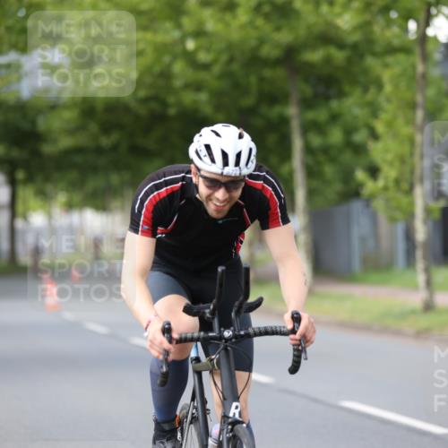 10.08.2025 - GEWOBA Citytriathlon Bremen Yannick Fuchs http://msf.ph/oto/8550542 10.08.2025 12:24:40 Radfahren 597, 623, 660, 672, 698, 705, 737, 779, 809, 883, 890, 896, 925, 964, 1006, 1036 meine-sportfotos.de