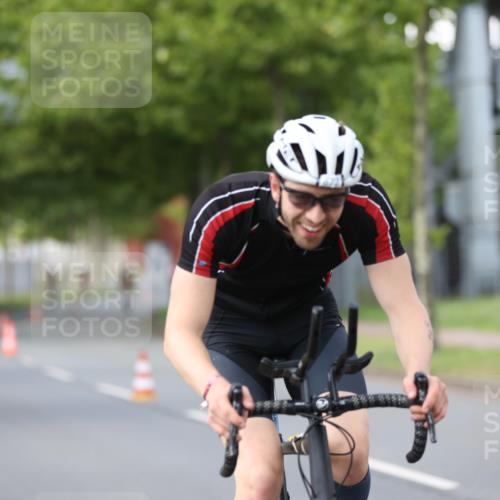 10.08.2025 - GEWOBA Citytriathlon Bremen Yannick Fuchs http://msf.ph/oto/8550544 10.08.2025 12:24:40 Radfahren 597, 623, 660, 672, 698, 705, 737, 779, 809, 883, 890, 896, 925, 964, 1006, 1036 meine-sportfotos.de