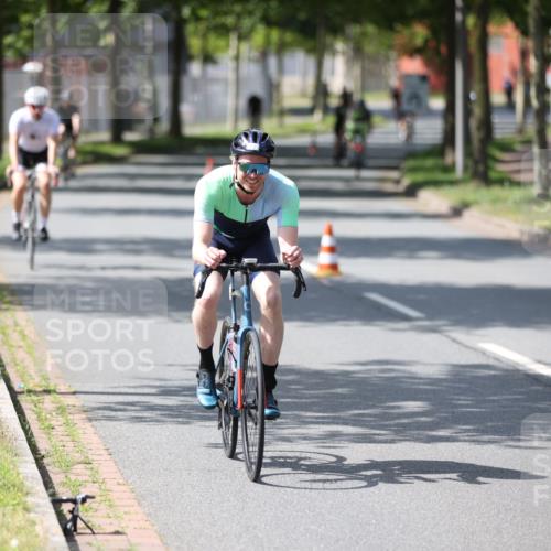 10.08.2025 - GEWOBA Citytriathlon Bremen Yannick Fuchs http://msf.ph/oto/8550546 10.08.2025 14:14:37 Radfahren 68, 77, 93, 96, 105, 113, 143 meine-sportfotos.de