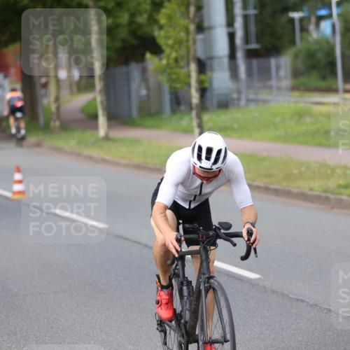 10.08.2025 - GEWOBA Citytriathlon Bremen Yannick Fuchs http://msf.ph/oto/8550551 10.08.2025 12:24:46 Radfahren 597, 660, 672, 698, 705, 737, 880, 890, 896, 954, 955, 1006 meine-sportfotos.de