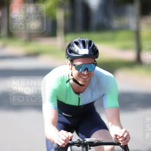 10.08.2025 - GEWOBA Citytriathlon Bremen Yannick Fuchs http://msf.ph/oto/8550556 10.08.2025 14:14:39 Radfahren 68, 77, 93, 96, 105, 113, 143 meine-sportfotos.de