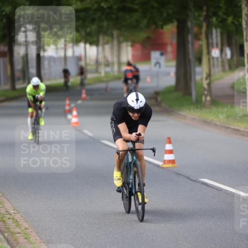 10.08.2025 - GEWOBA Citytriathlon Bremen Yannick Fuchs http://msf.ph/oto/8550559 10.08.2025 12:24:48 Radfahren 597, 660, 672, 698, 737, 880, 890, 896, 954, 955, 1006 meine-sportfotos.de