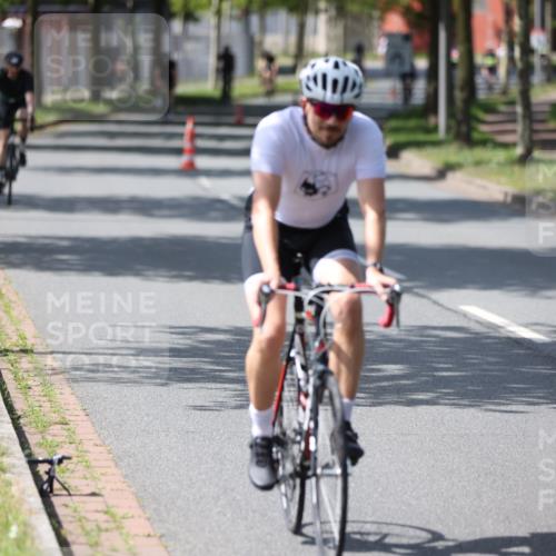 10.08.2025 - GEWOBA Citytriathlon Bremen Yannick Fuchs http://msf.ph/oto/8550565 10.08.2025 14:14:40 Radfahren 68, 77, 93, 96, 105, 113, 143 meine-sportfotos.de