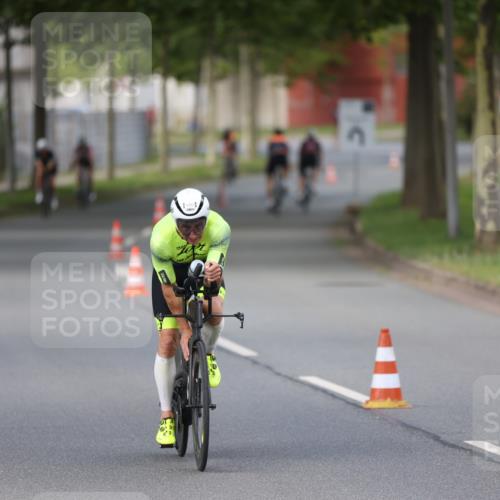 10.08.2025 - GEWOBA Citytriathlon Bremen Yannick Fuchs http://msf.ph/oto/8550566 10.08.2025 12:24:49 Radfahren 597, 672, 698, 737, 814, 880, 890, 896, 954, 955, 1006 meine-sportfotos.de