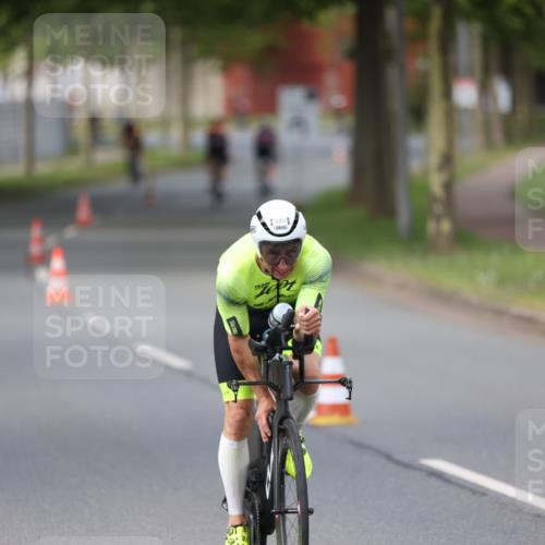10.08.2025 - GEWOBA Citytriathlon Bremen Yannick Fuchs http://msf.ph/oto/8550568 10.08.2025 12:24:50 Radfahren 597, 672, 698, 737, 814, 880, 890, 896, 954, 955, 1006 meine-sportfotos.de